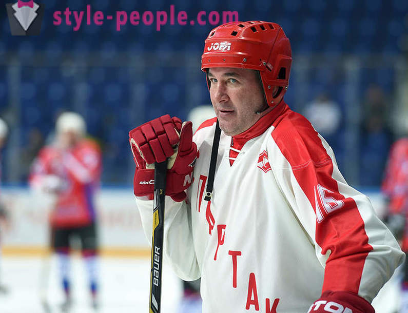 Alexander Kozhevnikov, hokimängija: elulugu, pere, sport saavutusi