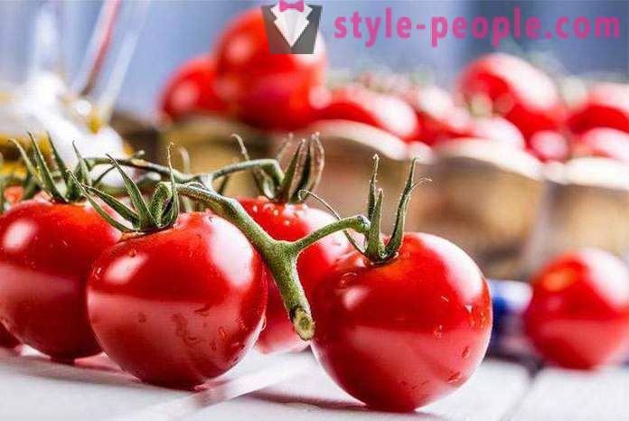 Tomat toitumine kaalulangus: Valikud menüü hinnangust. Calorie värske tomat