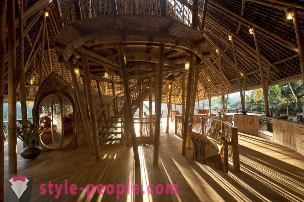 Ta loobuda oma tööd, läks Bali ja ehitatud luksuslik maja bambusest