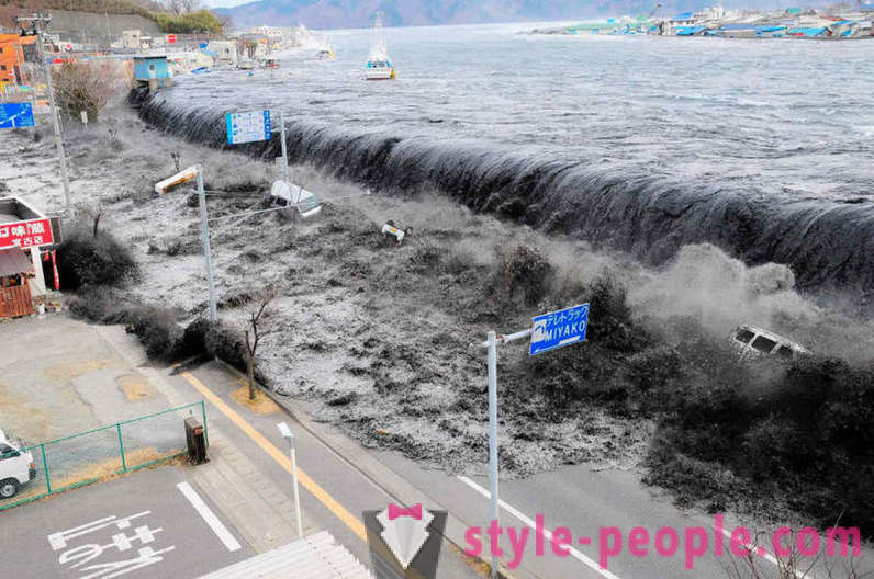 Coast Jaapani tsunami kahjustatud aastal 2011, kaitstud 12-meetri seina