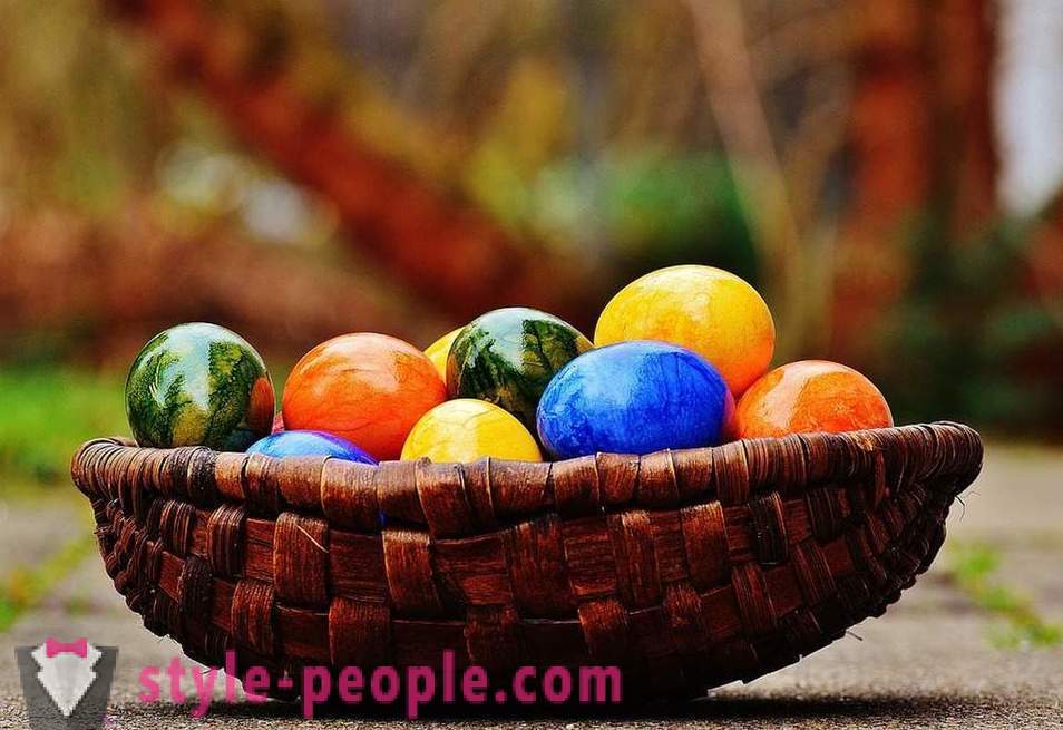 Traditsioonid valguses Easter erinevates riikides
