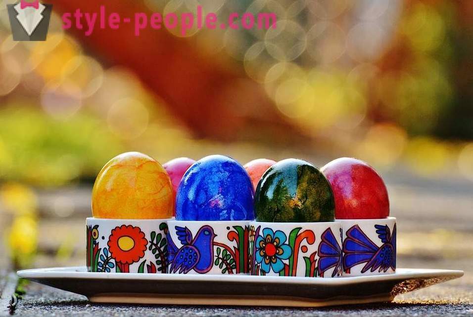 Traditsioonid valguses Easter erinevates riikides