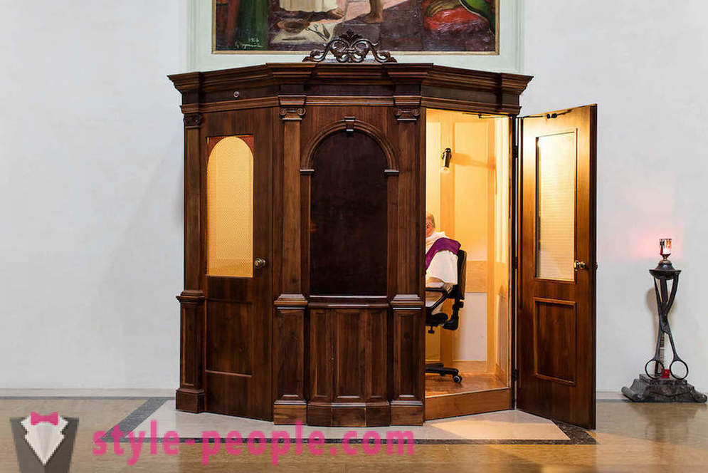 Confessionals Itaalia kirik. Fotograaf Marcella Hakbardt