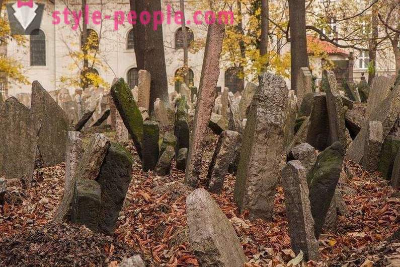 Mitmekihiline Juudi kalmistu Prahas