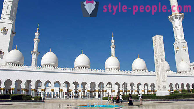 Sheikh Zayed Mosque - peamine presentatsioon ütlemata rikkuse emiraat Abu Dhabi