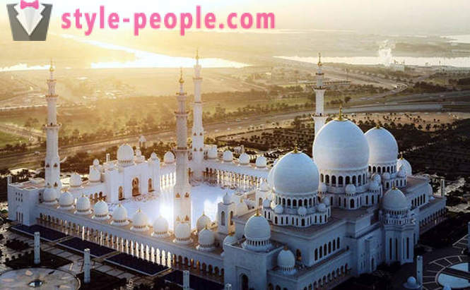 Sheikh Zayed Mosque - peamine presentatsioon ütlemata rikkuse emiraat Abu Dhabi