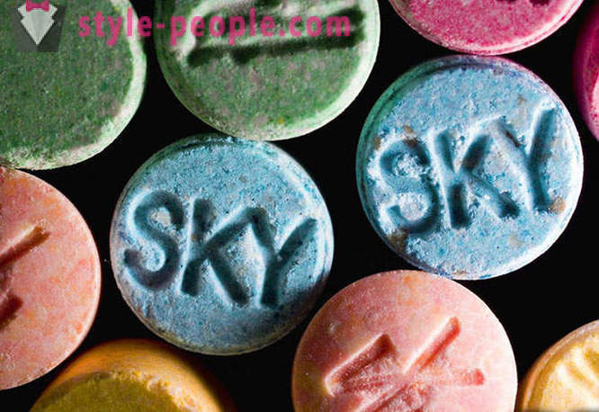 See 9 populaarseimaid kahjulike ainete, sealhulgas alkoholi, LSD ja kofeiini pistmist aju