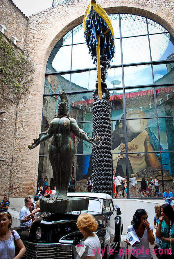 Salvador Dali muuseum ja lossi oma naise