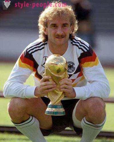 Rudi Völler - Saksa jalgpalli mängija ja treener: elulugu, sport saavutusi