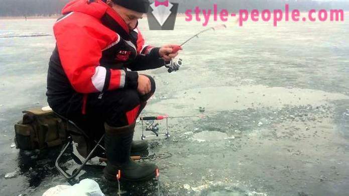 Latikas kalapüük talvel: ja lõhki Algajate kalurid